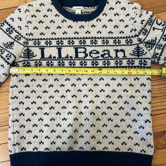 LL Bean Signature Lambswool Sweater - Picture 11 of 12